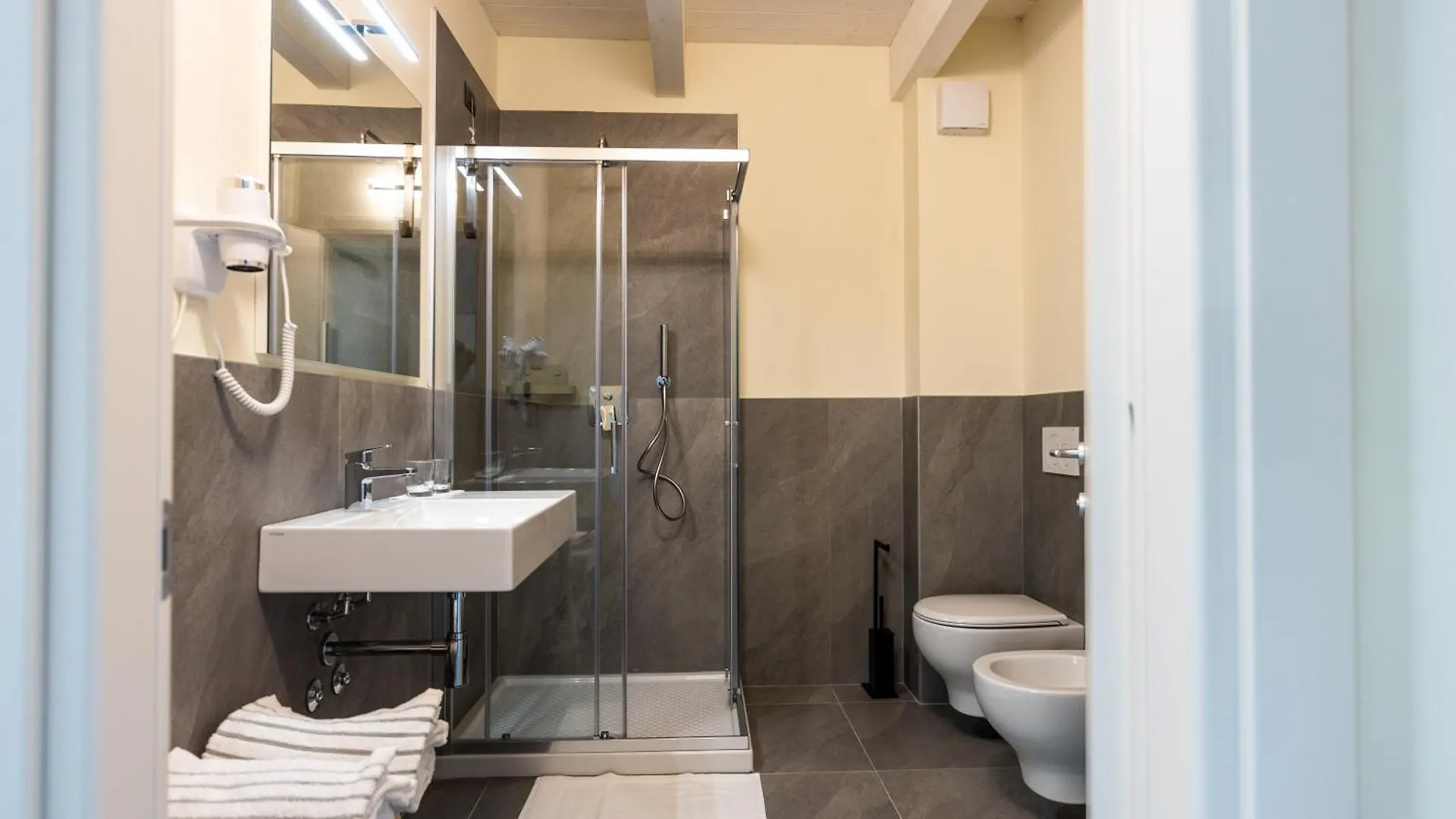 Agriturismo I Tre Colli -Rubbiano- Viazzano Vakantieboerderij